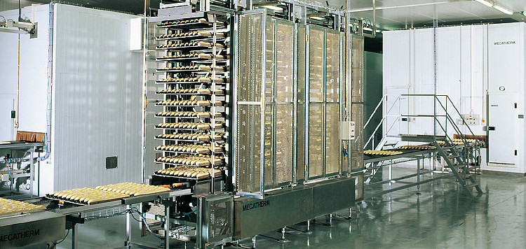Cooler on trays for bakery 