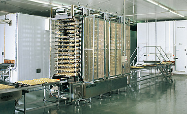 Cooler on trays for bakery 